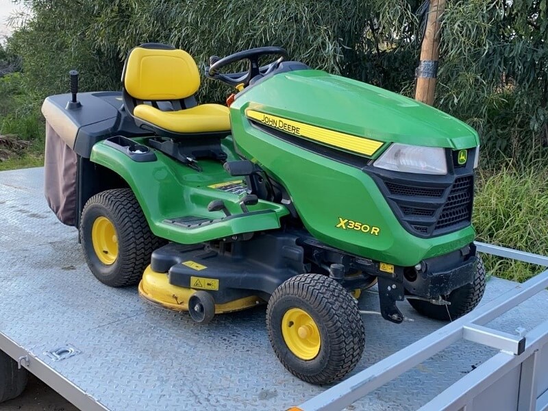 מכסחות דשא ג'ון דיר X300