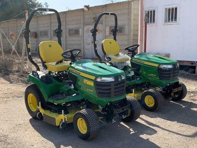 מכסחות דשא ג'ון דיר X900